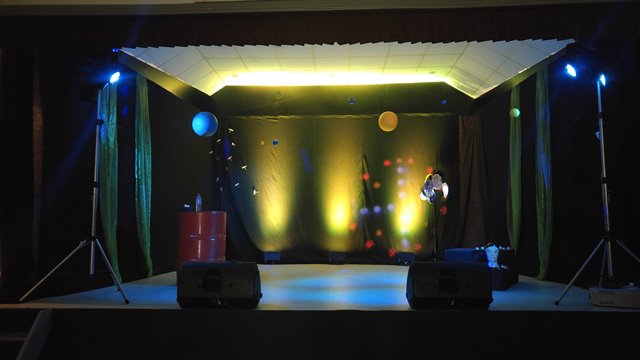 location de projecteurs et d'éclairage décoratif led d'arrière scène